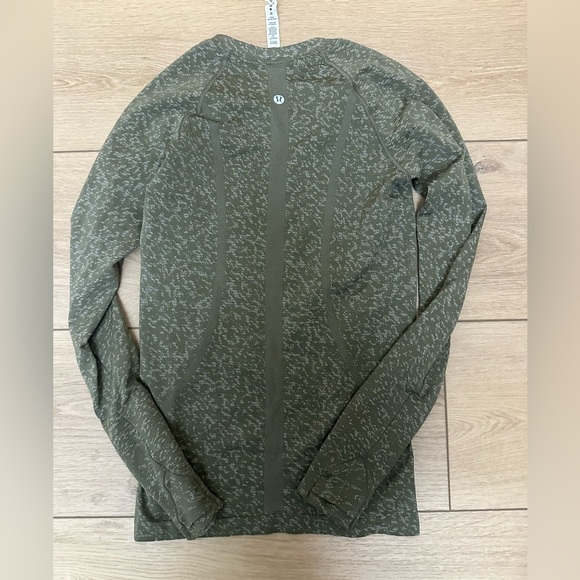 Lululemon swiftly-tech long sleeve shirt - Picture 4 of 4
